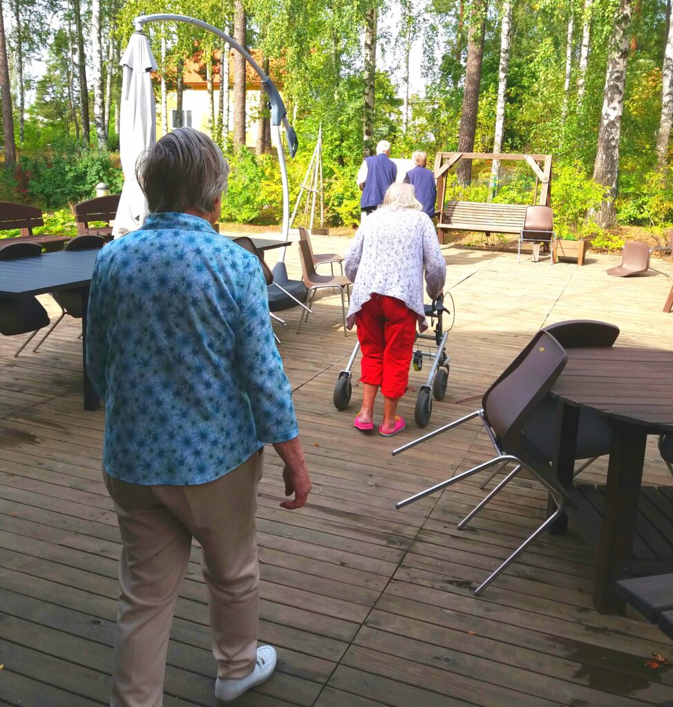 Päiväkeskus ulkoilee